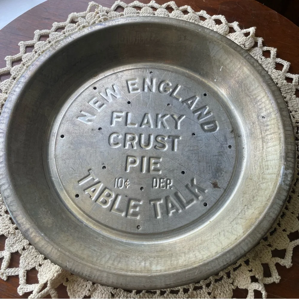 Vintage New England Flaky Crust Pie Tin EUC